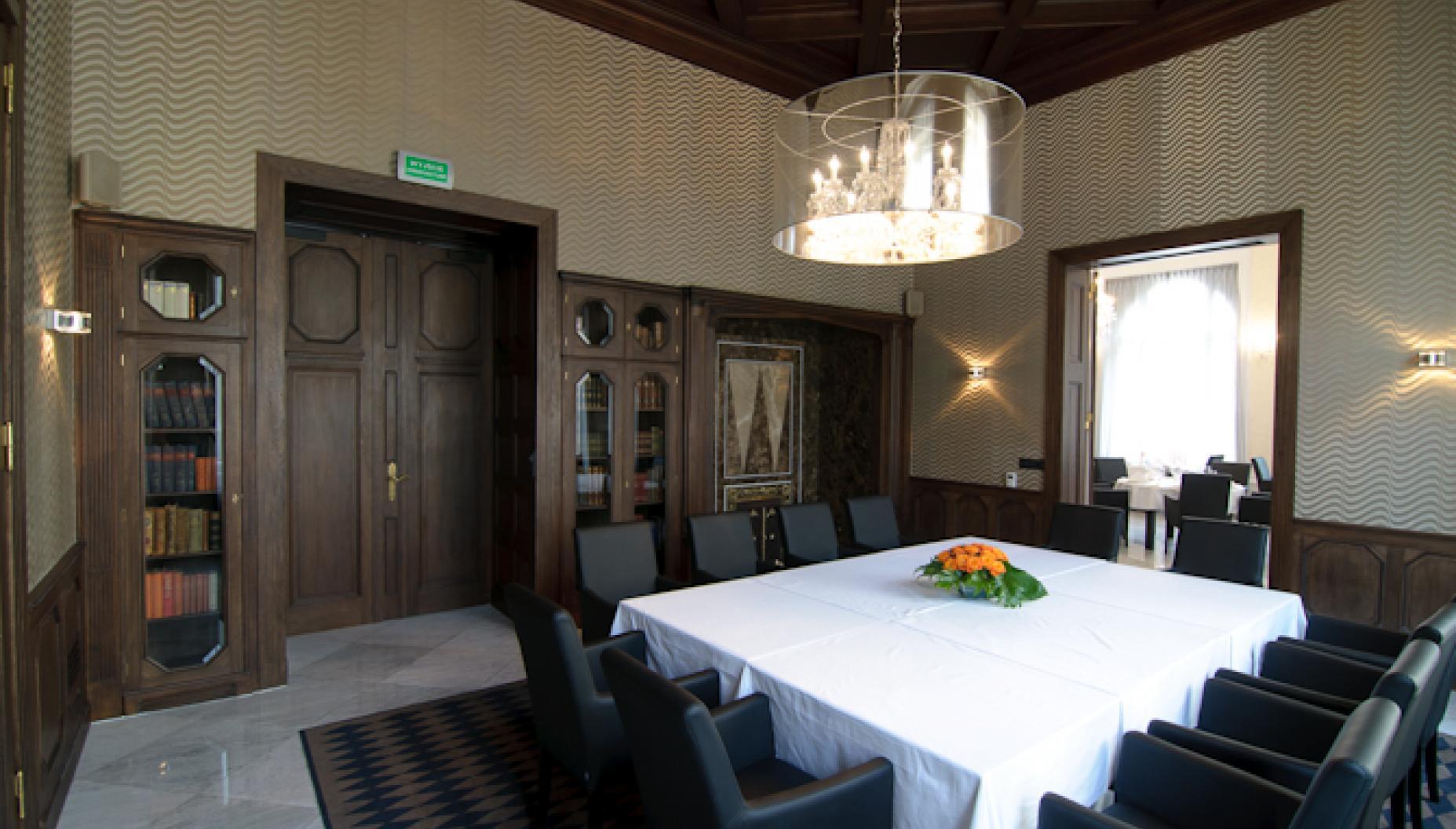 Platinum Palace Boutique Hotel Breslávia Exterior foto The boardroom of the Royal Society