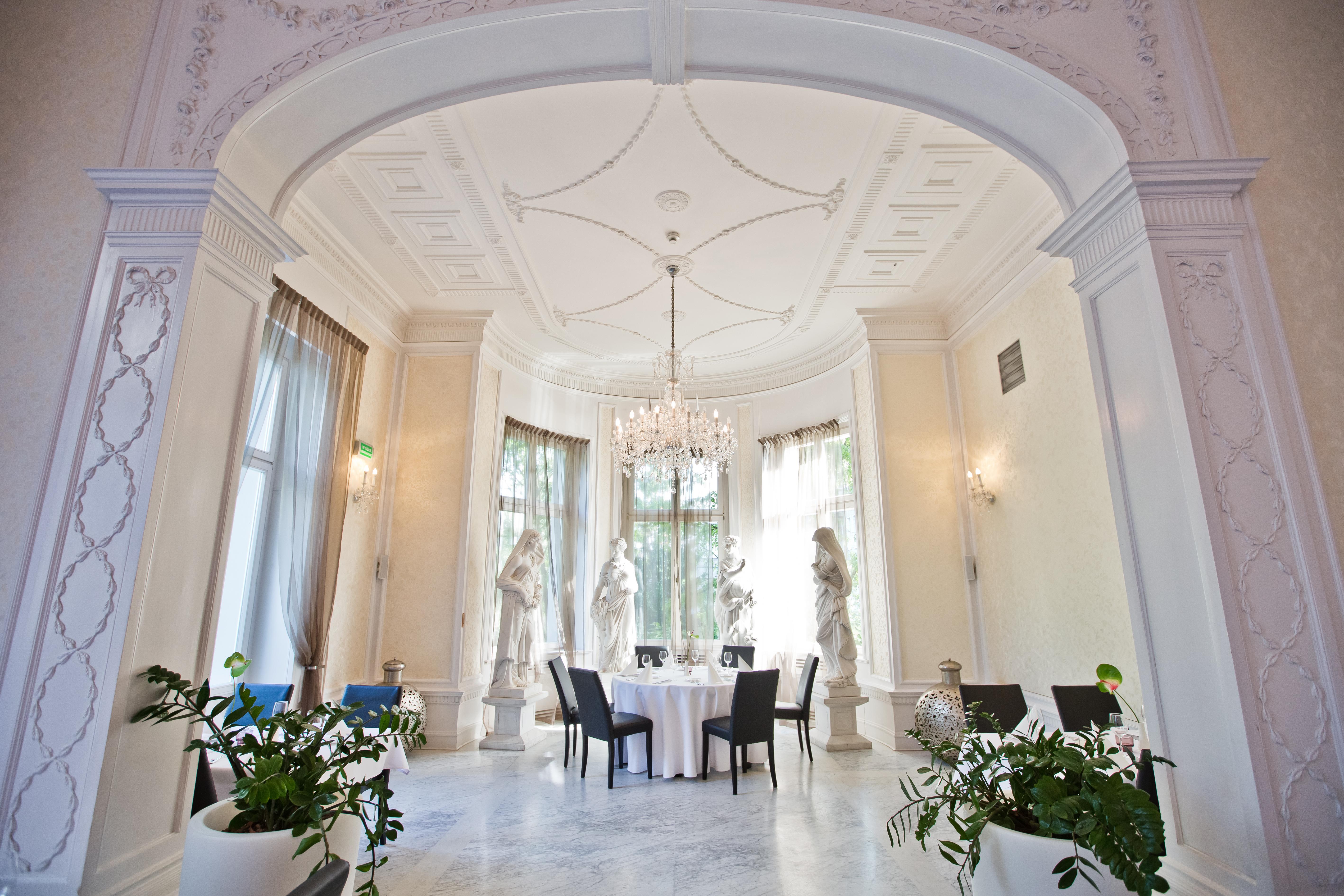 Platinum Palace Boutique Hotel Breslávia Exterior foto The interior of the restaurant