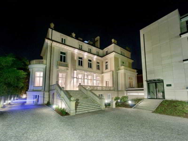 Platinum Palace Boutique Hotel Breslávia Exterior foto The museum at night