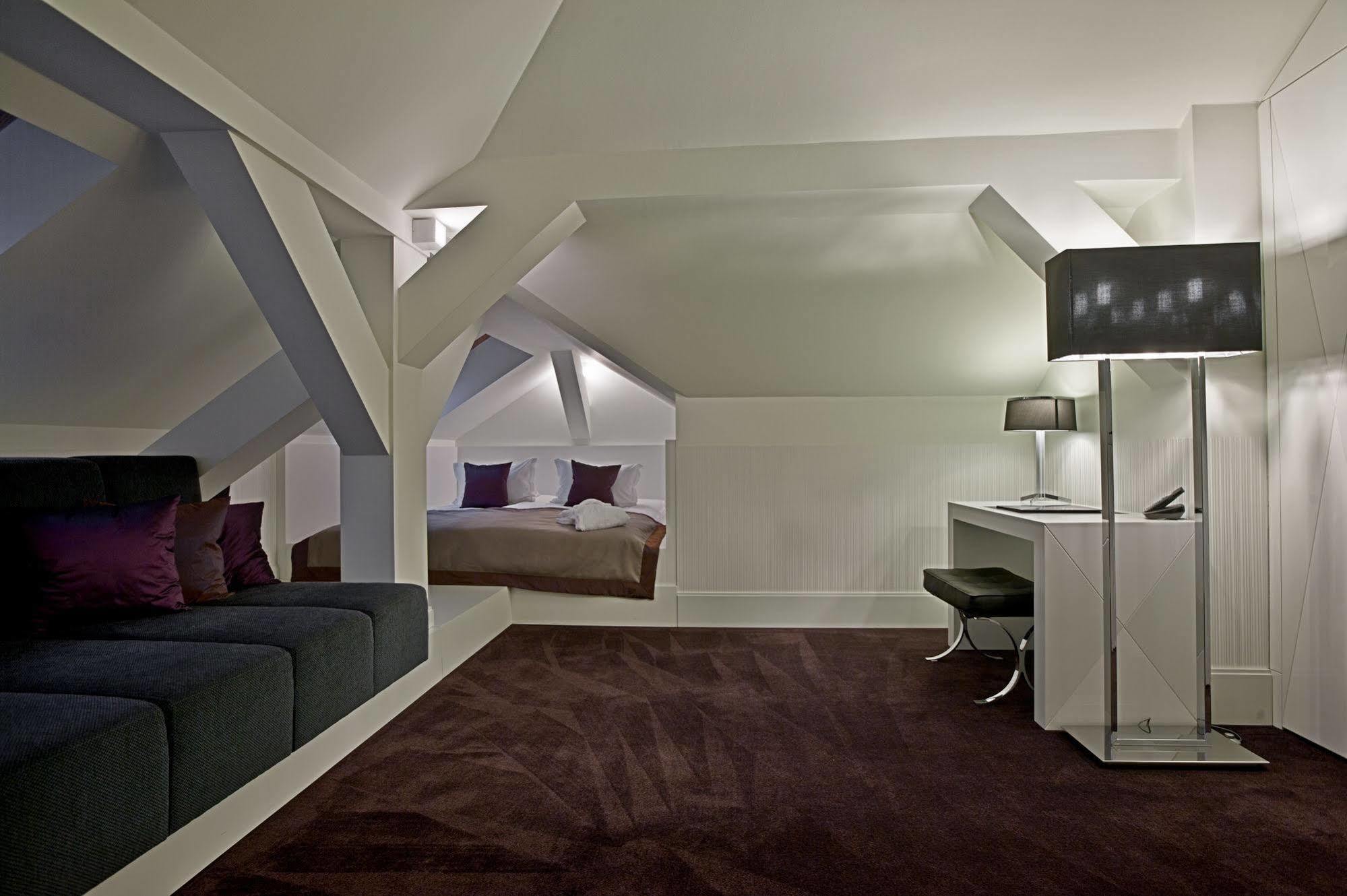 Platinum Palace Boutique Hotel Breslávia Quarto foto A suite at the hotel